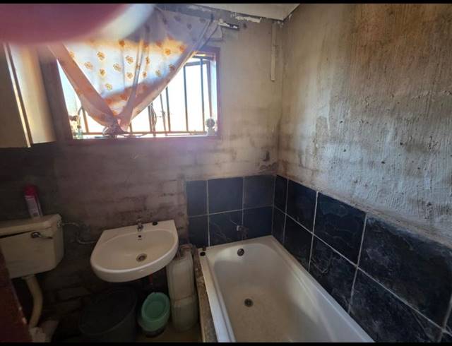 2 BEDROOM HOUSE FOR SALE IN KRUGERSDORP RURAL